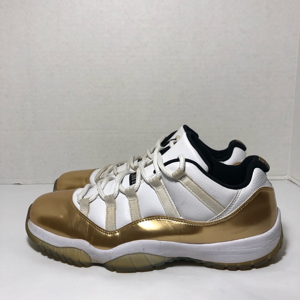 NIKE AIR JORDAN 11 RETRO LOW Closing Ceremony Size 10.5 Gold 528895-103 No Box
